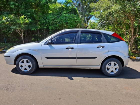 FORD FOCUS 1.6 GL 8V GASOLINA 4P MANUAL